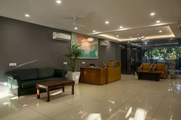 Perch Service Apartment-MG Road - Lobi