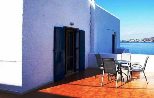 Perdika Mare Guesthouse & Café