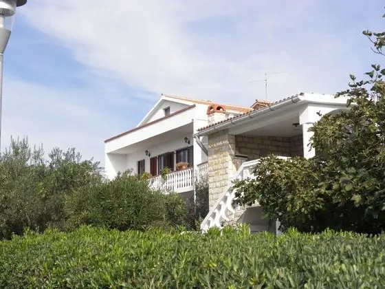 Pere - Parking and Barbecue - A1