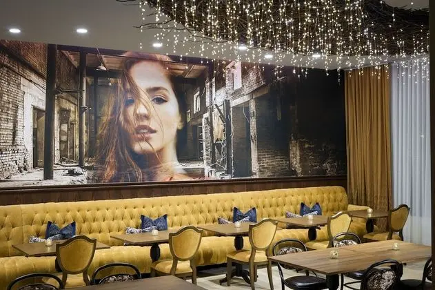 The Peregrine Omaha Downtown, Curio Collection by Hilton - Yerinde Yemek