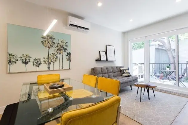 Perfect 2 Bdr, 2 Bath Landing for the Family