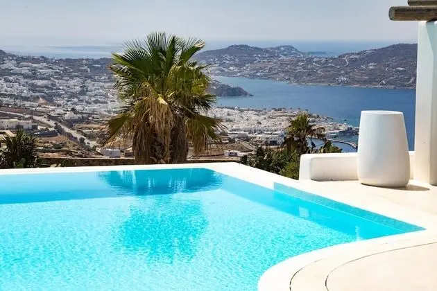 Perfect 8BR Villa in Tourlos With Private Pool