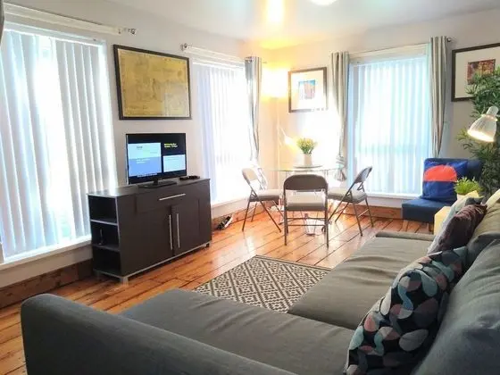 Perfect City Center Location, Parking, 4 Beds
