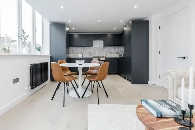 Perfect Holiday Escape - 1 and 2 Bedroom Deluxe Apartments at Liverpool Street - Yerinde Yemek