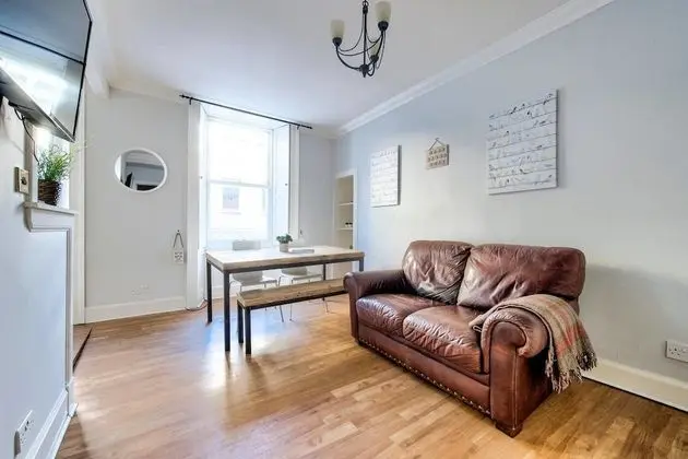 Perfect Location! - Charming Rose St Apart for 4