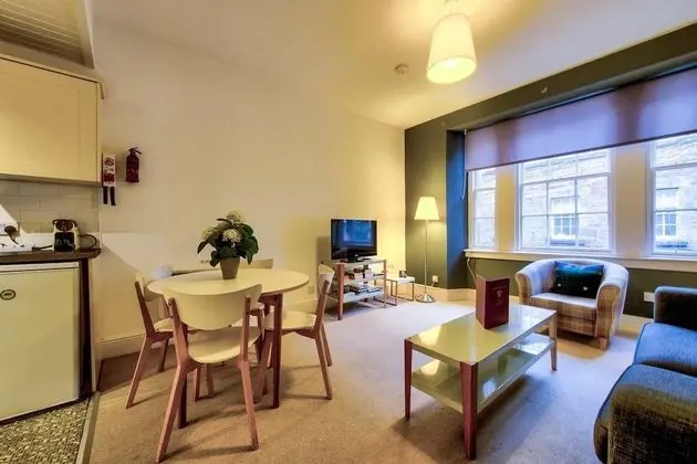 Perfect Location! Charming Rose St Apt for Couples