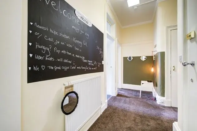 Perfectly Situated Glasgow 2 Bed Apartment - Lobi