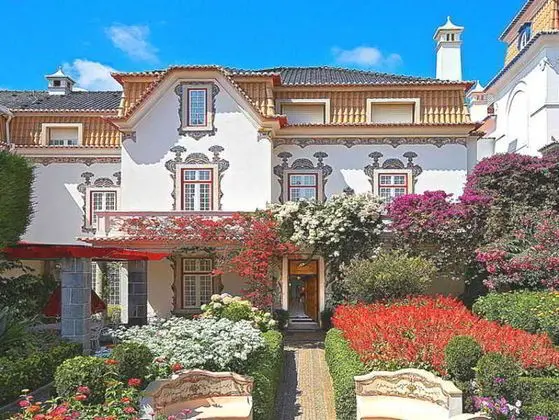 Pergola House