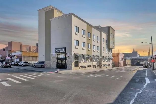 Hotel Pergola JFK Airport - Dış Mekan