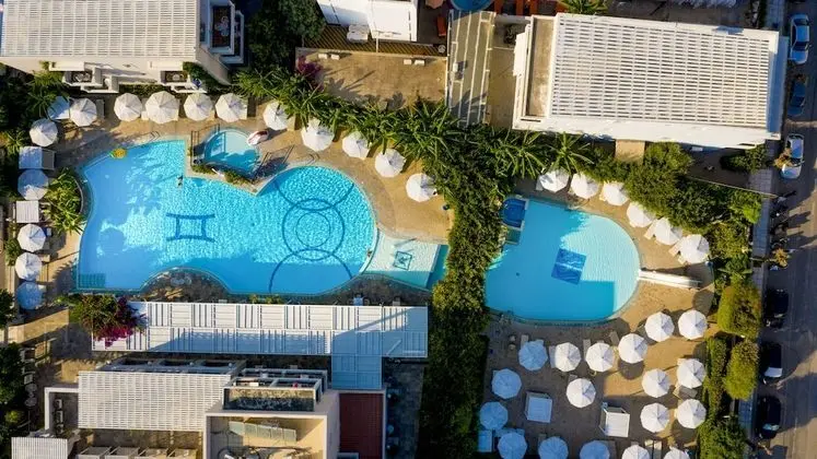 Peridis Family Resort - Havuz