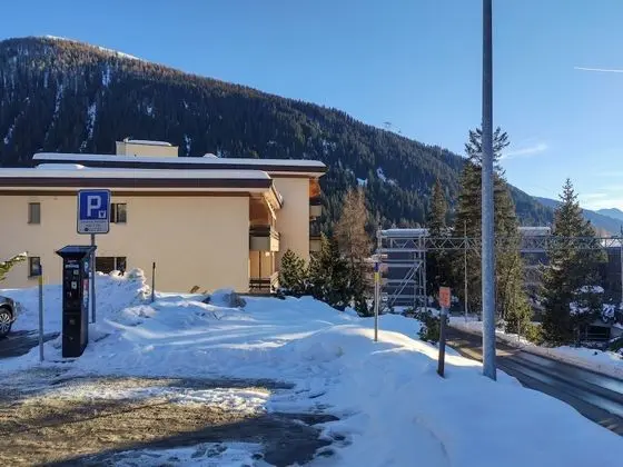 Perla Davos in Davos