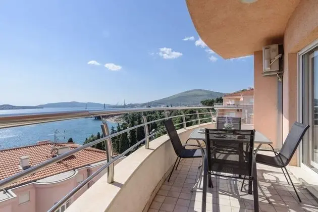 Pery - 2 Bedroom sea View Apartment - A1