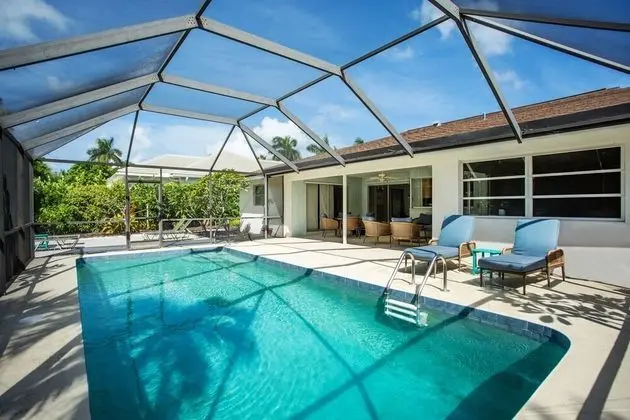 Pesaro Vacation Rental in the Moorings - Havuz