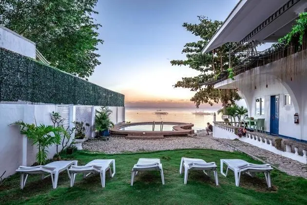 PESCADORES SEAVIEW SUITES MOALBOAL