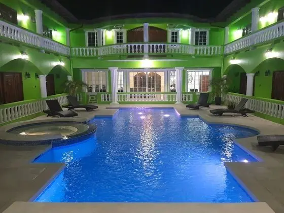 PeSheres Inn & Spa