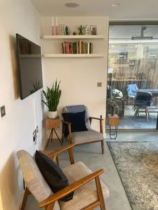 Pet Friendly 1 Bedroom Apartment in London Fields - Oda Düzeni