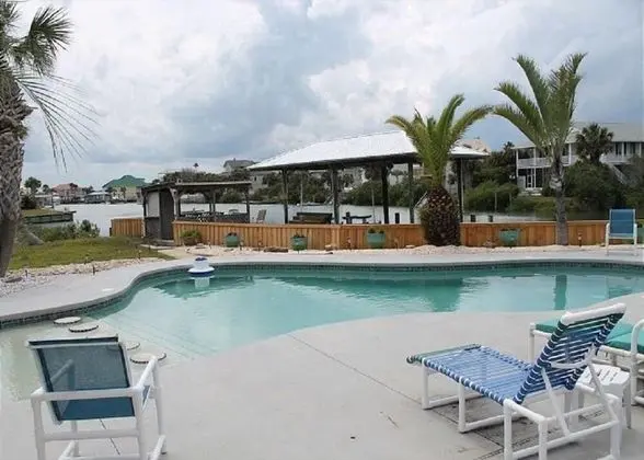 Pet Friendly, 3 BR, 2 BA, Private Pool - Sunset Harbor