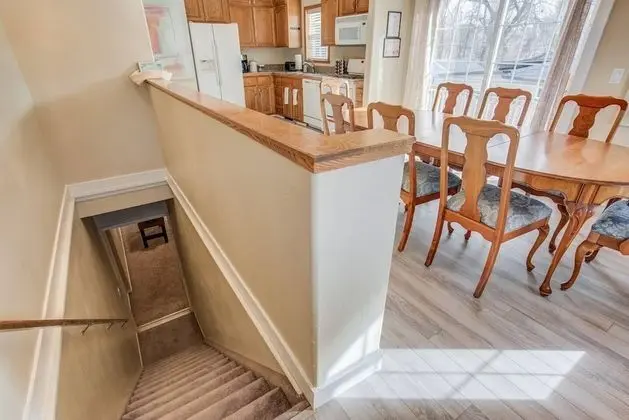 Pet-friendly 4 BR Family Stay Near Downtown - Mutfak