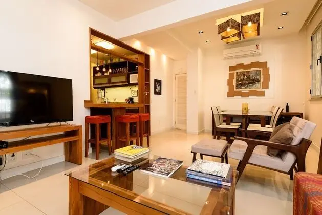 Pet Friendly Apartment 2 Bedroom 200m From Leblon Beach Cavirio Gsm102