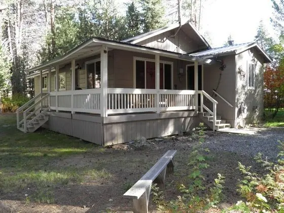 Pet Friendly, Cozy With Wrap Around Porch