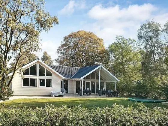 Pet Friendly Holiday Home in Dronningmølle near Sea