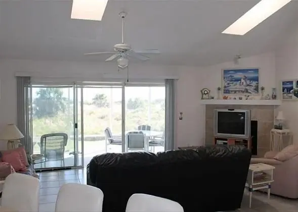 Pet Friendly, Oceanfront, 3 Bed, 2 Bath - Ocean Paradise - Oda