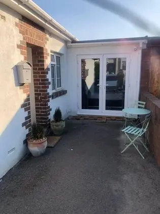 Pet Friendly, Unique 4-bed Bungalow in Porthcawl - Dış Mekan