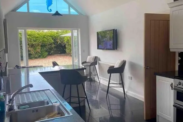 Pet Friendly, Unique 4-bed Bungalow in Porthcawl - Öne Çıkan Resim
