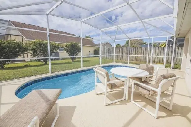 Peter's Creekside Vacation Home - Havuz