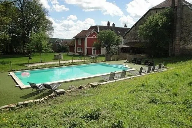 Petit Château Armand Bourgoin B & B - 1
