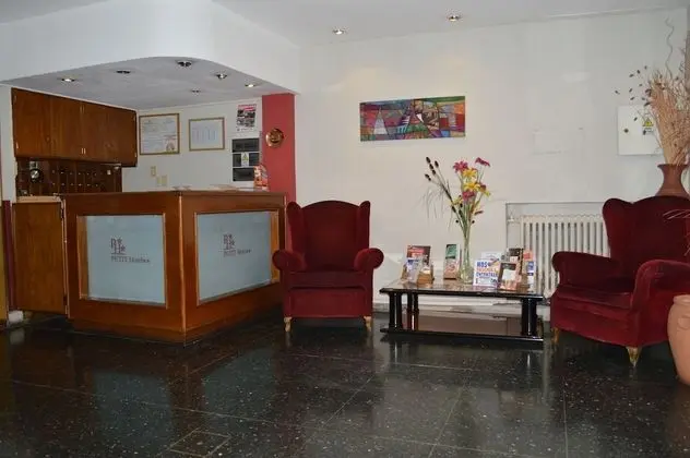 Hotel Petit - Lobi
