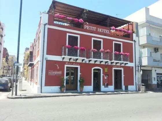 Petit Hotel
