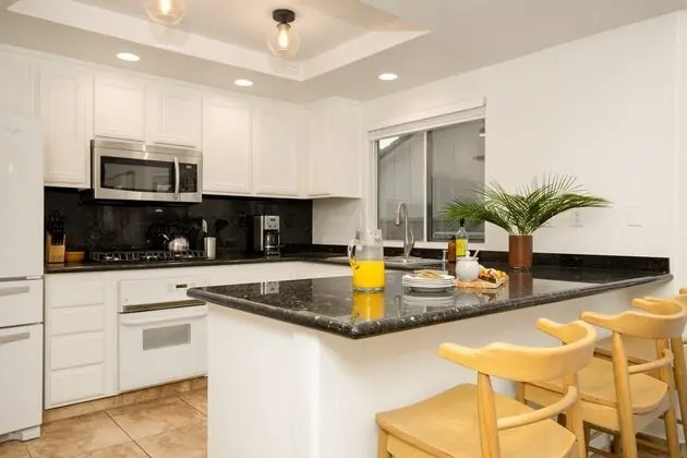 Petit Sahara by Avantstay Modern Home in Indio w/ Pool and Entertainers Patio - Mutfak