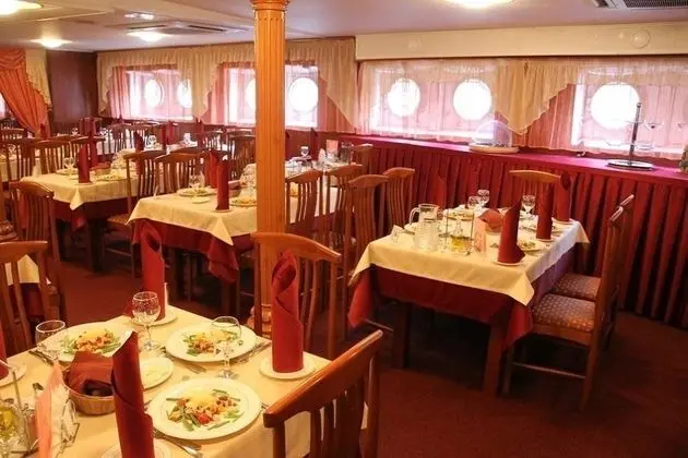 Hotel Petr Perviy - Yerinde Yemek