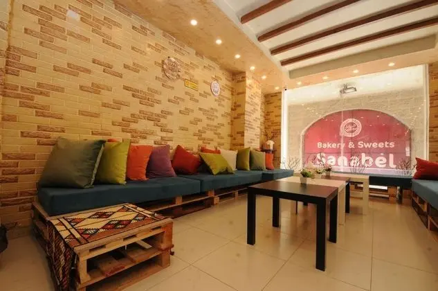 Petra Capsule Hostel - Lobi