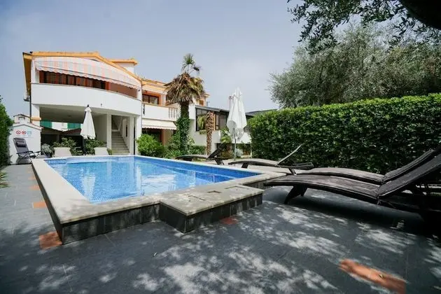 Villa Petra Ideal for Large Groups pet Friendly Near the Beach Private Pool