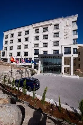Petra Moon Luxury Hotel