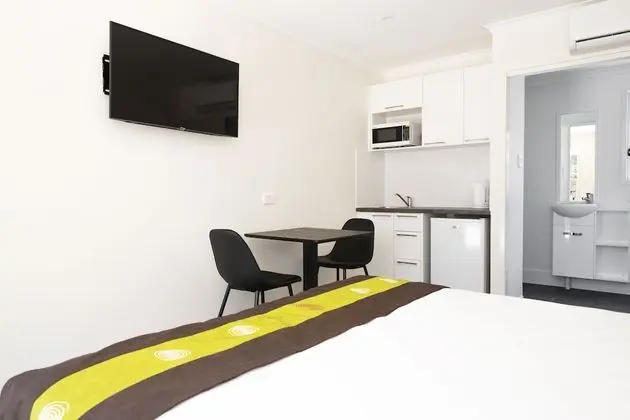 Petrie Mill Motel - 1
