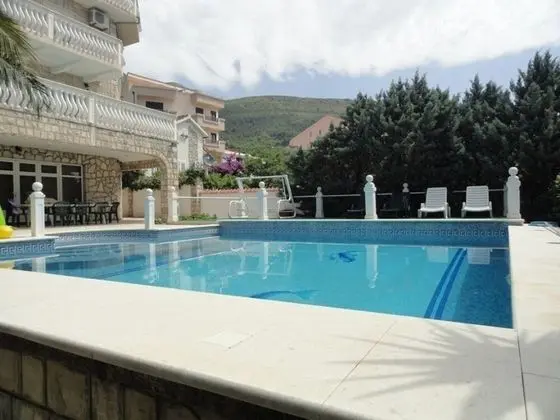 Petrovac Villa With Pool - Havuz