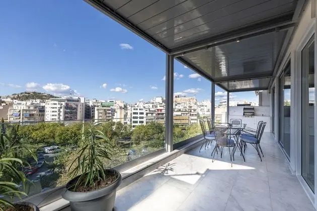 Phaedrus Living: City Center Luxury Flat N. Kosmos