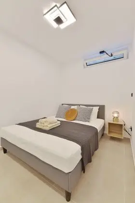 Phaedrus Living: City Center Luxury Flat Skoufa