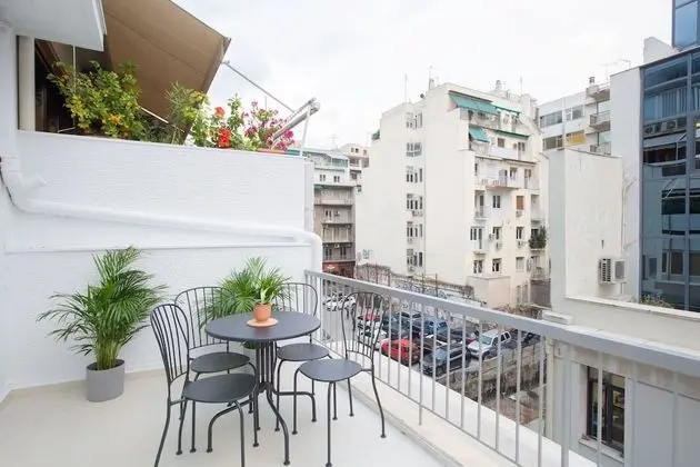 Phaedrus Living: City Luxury Flat Mavromichali
