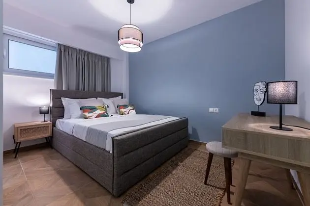 Phaedrus Living Downtown Flat Acropolis