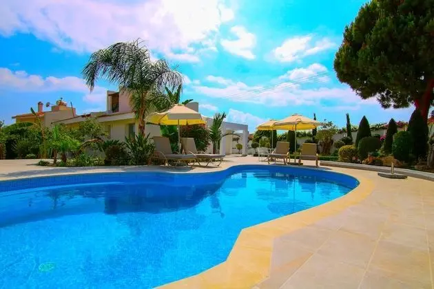 Phaedrus Living: Luxury Villa Ellison