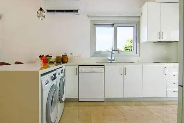 Phaedrus Living: Luxury Villa Ellison - Mutfak