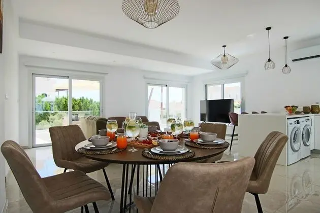 Phaedrus Living: Luxury Villa Ellison - Yerinde Yemek