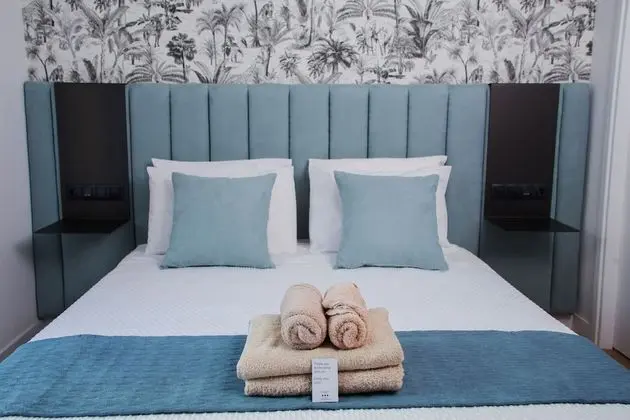 Phaedrus Living Modern Kriel Suites 302