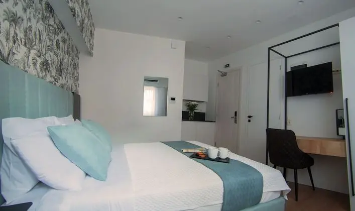 Phaedrus Living Modern Kriel Suites 303