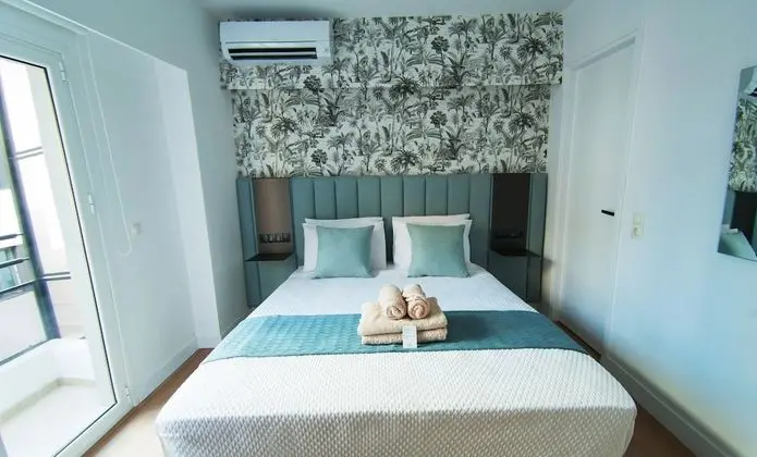 Phaedrus Living Modern Kriel Suites 304