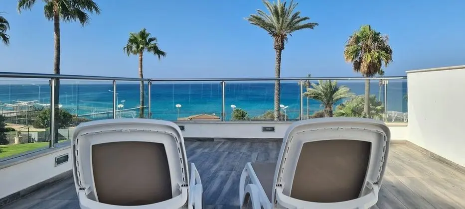 Phaedrus Living Seafront Pallini Court - Havuz